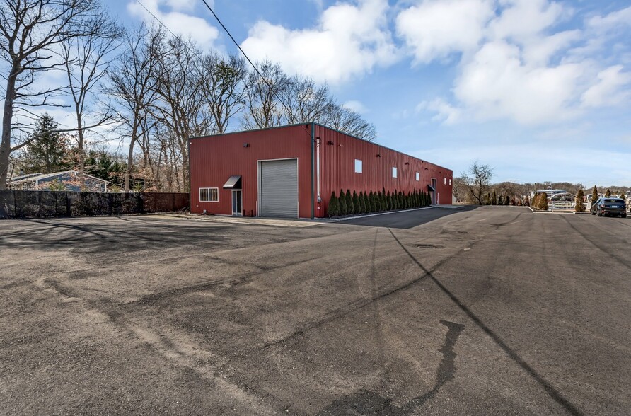 Primary Photo Of 240 Hedges Ave, East Patchogue Warehouse For Lease