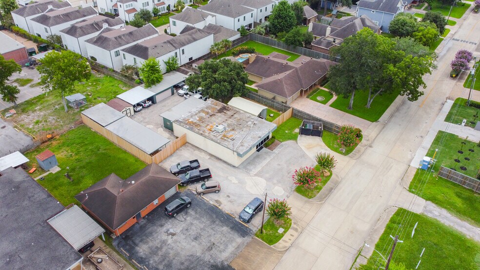 More Photos Of 1722 Monarch Oaks St, Houston Office For Lease