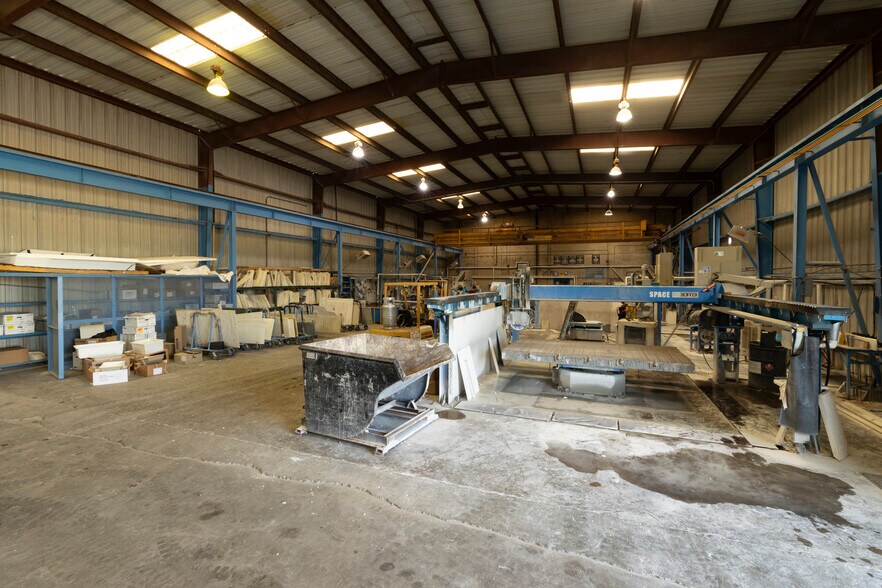 More Photos Of 7201 W Vickery Blvd, Fort Worth Warehouse For Sale