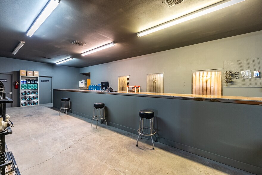 More Photos Of 397 E Evan Hewes Hwy, El Centro Auto Repair For Sale