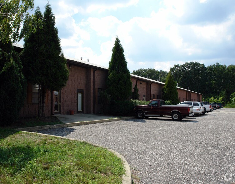More Photos Of 301-321 Pinedge Dr, Berlin Unknown For Lease