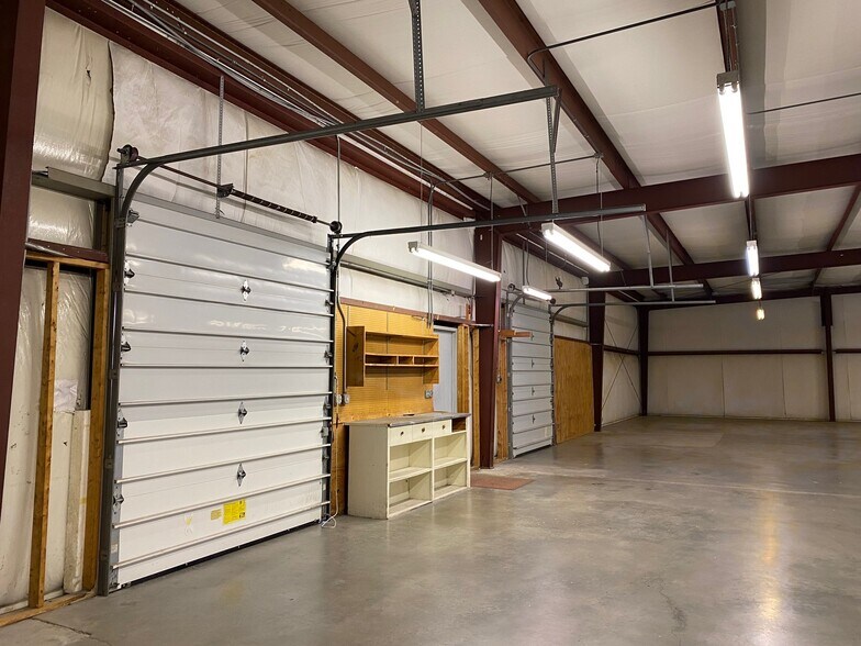 More Photos Of 275 McGhee Rd, Winchester Manufacturing For Lease