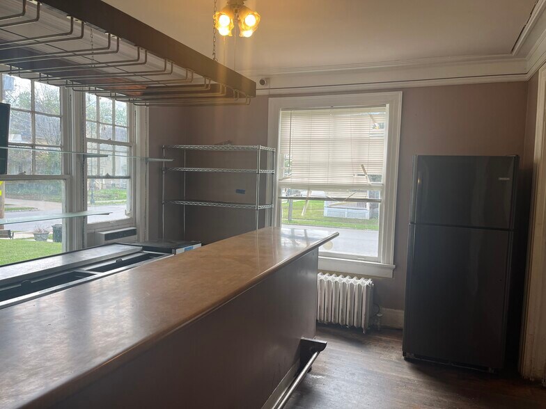 More Photos Of 1129 Walnut St, Springfield Restaurant For Sale