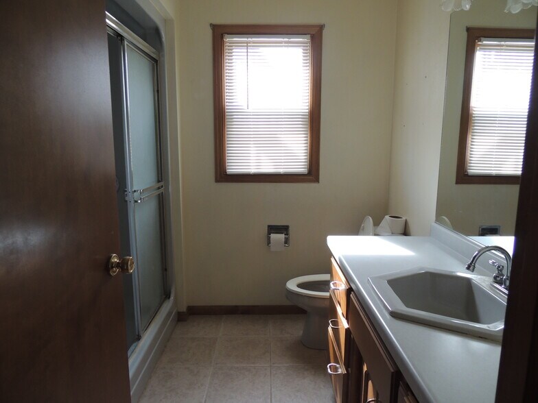 More Photos Of 726 Valley Rd, Menasha Bar For Sale