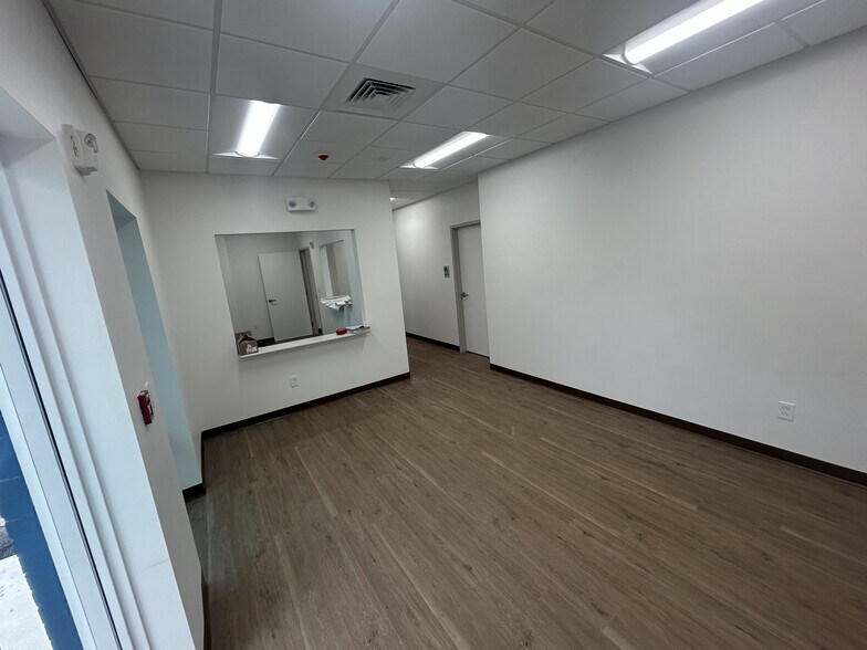 More Photos Of 1428 S Tamiami Trl, Sarasota Medical For Lease