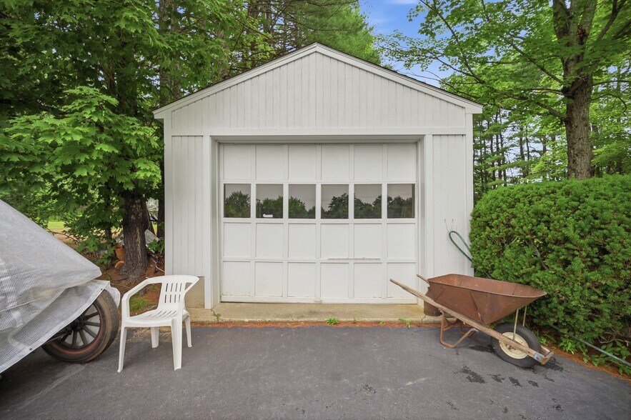More Photos Of 65 Chester Rd, Raymond Flex For Sale
