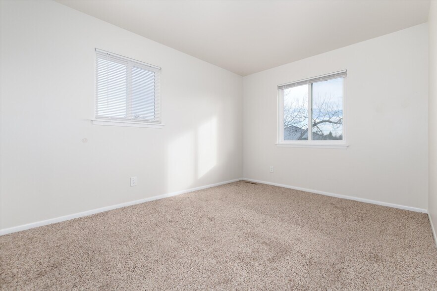 More Photos Of 1842 Hennington Ct, Longmont Multifamily For Sale