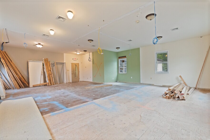 More Photos Of 15 Hamburg Tpke, Bloomingdale Office For Sale