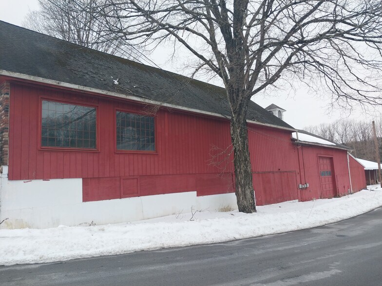 More Photos Of 524 Main St S, Woodbury Garden Center For Lease