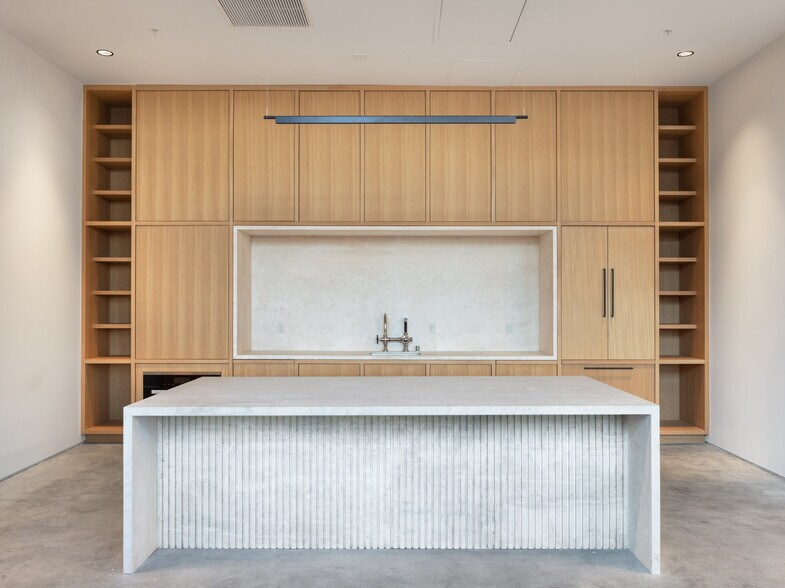 More Photos Of 743 Seward St, Los Angeles Office For Lease