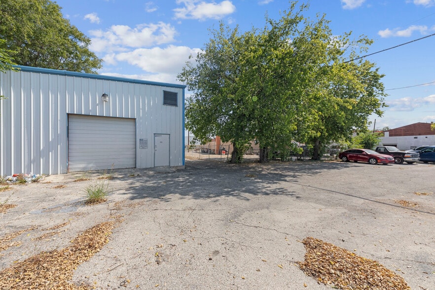More Photos Of 49 Happy St, Killeen Warehouse For Lease