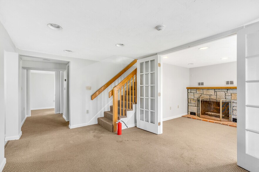 More Photos Of 311 Boston Post Rd, Wayland Office For Sale