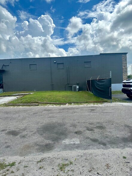 More Photos Of 1011 W Lancaster Rd, Orlando General Retail For Sale