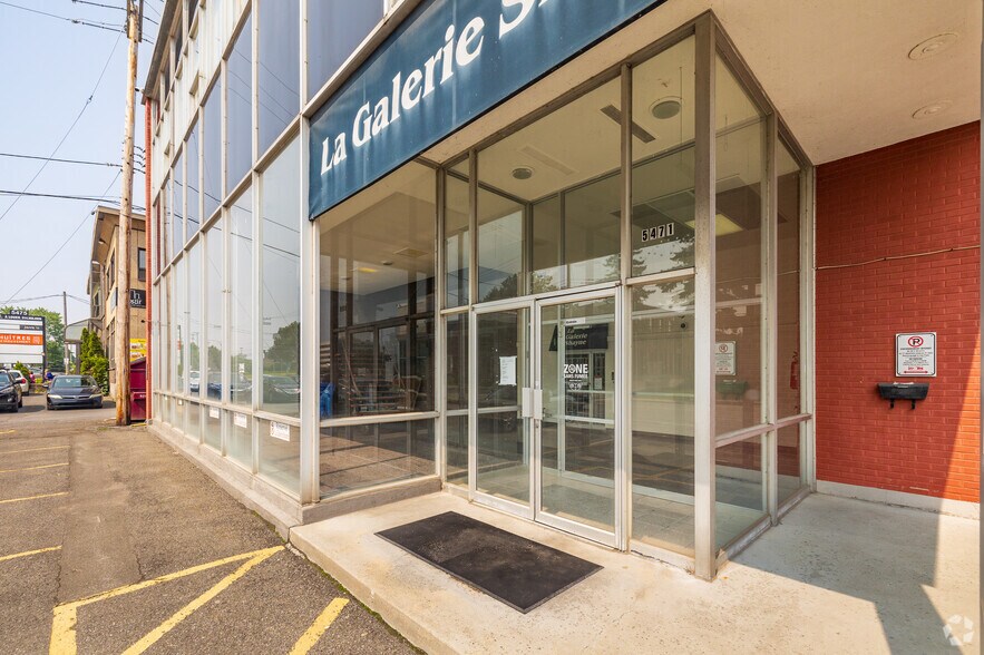 More Photos Of 5441-5471 Av Royalmount, Mont-Royal Service For Lease
