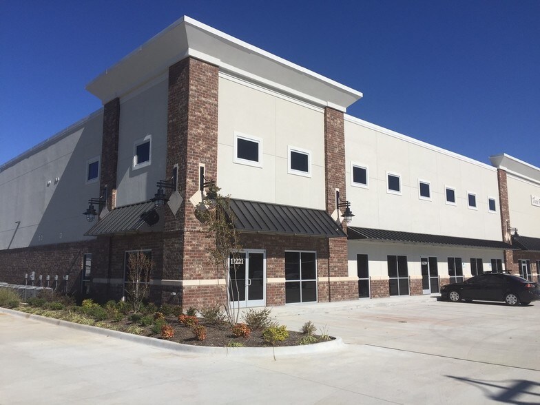 More Photos Of 11221 Richardson Dr, North Little Rock Showroom For Lease