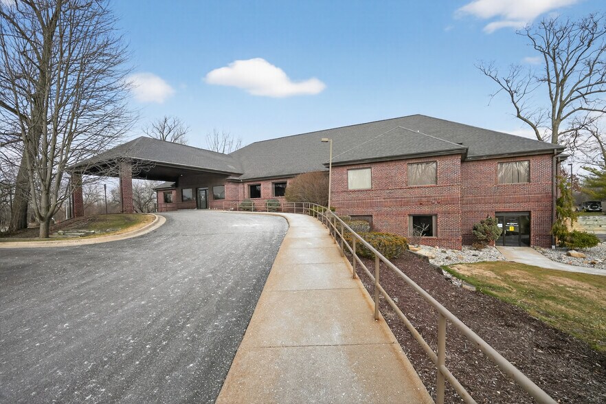 More Photos Of 1625 Ramblewood Dr, East Lansing Medical For Sale