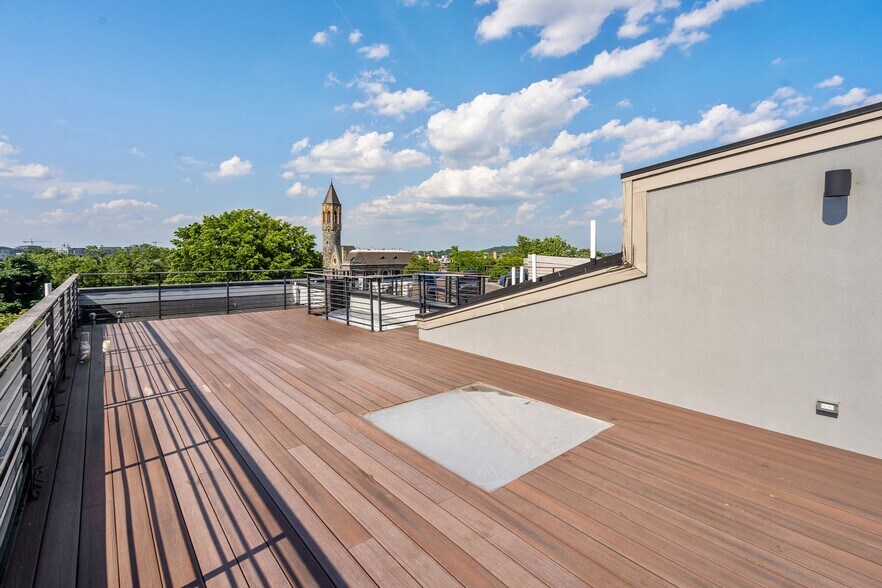 More Photos Of 513 C St NE, Washington Office Residential For Lease