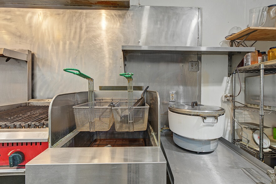 More Photos Of 1901 W Pioneer Pky, Arlington Restaurant For Sale