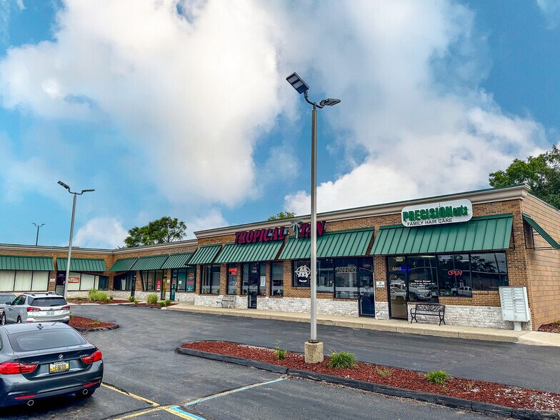 More Photos Of 5302-5326 Highland Rd, Waterford Unknown For Lease