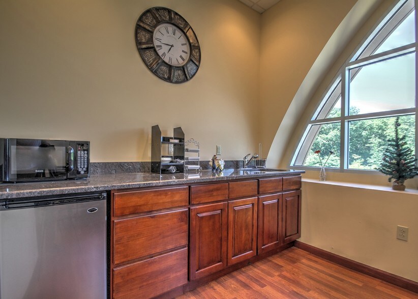 More Photos Of 2 Ivy Brook Rd, Shelton Medical For Lease