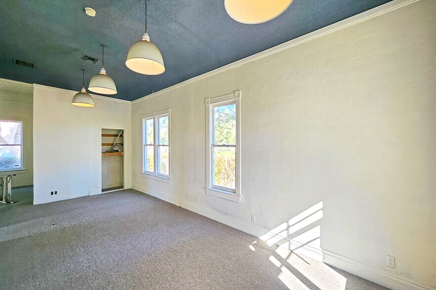 More Photos Of 1101 W Burbank Blvd, Burbank Office Residential For Lease