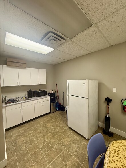 More Photos Of 2318 Pass Rd, Biloxi Office Residential For Lease