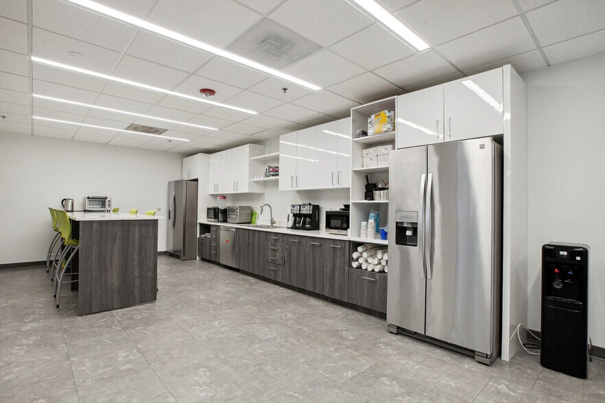 More Photos Of 100 N Pitt St, Alexandria Office For Lease