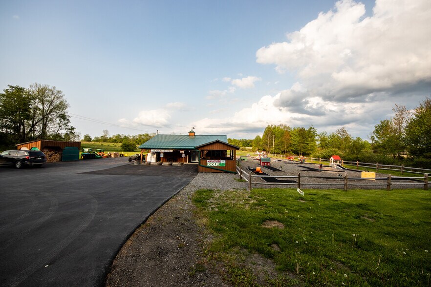 More Photos Of 1364 County Highway 12 rd, Mount Vision Storefront For Sale