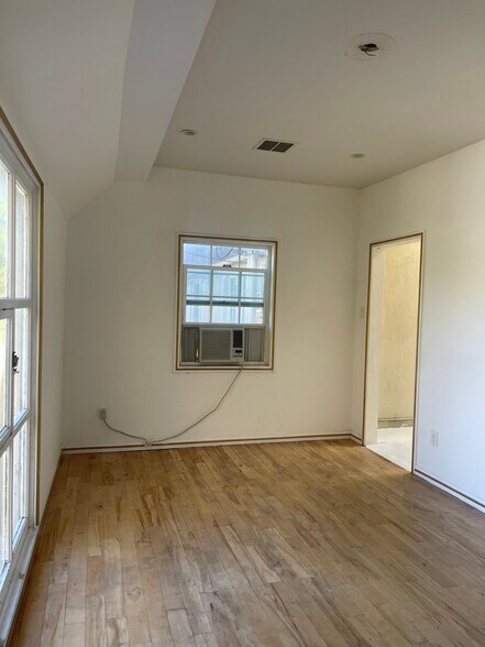 More Photos Of 7467-7475 Melrose Ave, Los Angeles Storefront Retail Office For Lease