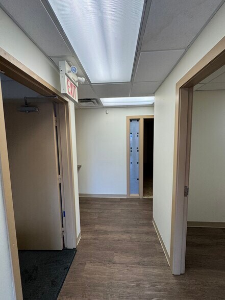 More Photos Of 2916 Ellwood Dr SW, Edmonton Storefront Retail Office For Lease