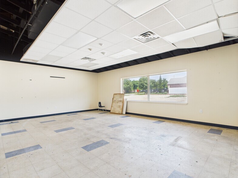 More Photos Of 5021 Stanley Ave, Fort Worth Flex For Lease