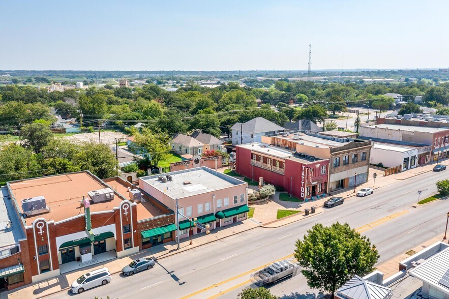 More Photos Of 1434 N Main St, Fort Worth Storefront Retail Office For Lease