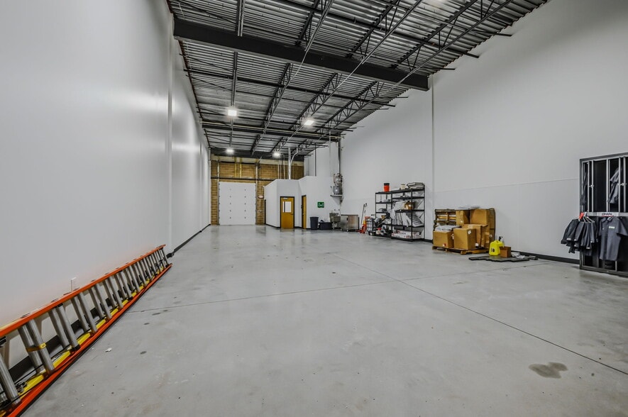 More Photos Of 410 Diamond State Blvd, Middletown Light Distribution For Lease
