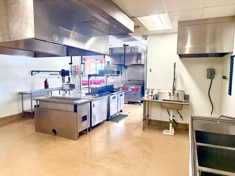 More Photos Of 500 N Giant City Rd, Carbondale Fast Food For Sale