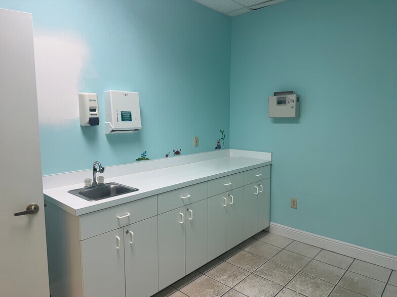 More Photos Of 3586 Aloma Ave, Winter Park Office For Sale