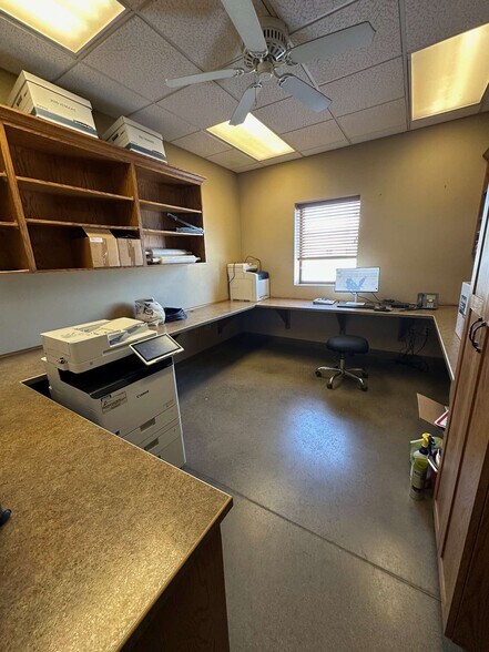 More Photos Of 114 12th Ave SW, Stanley Service For Sale