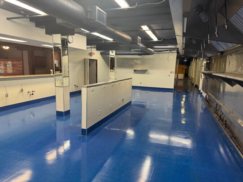 More Photos Of 712 Riverfront Dr, Sheboygan Office For Sale