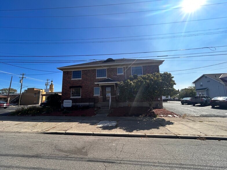 More Photos Of 4997 Glenway Ave, Cincinnati Office For Sale