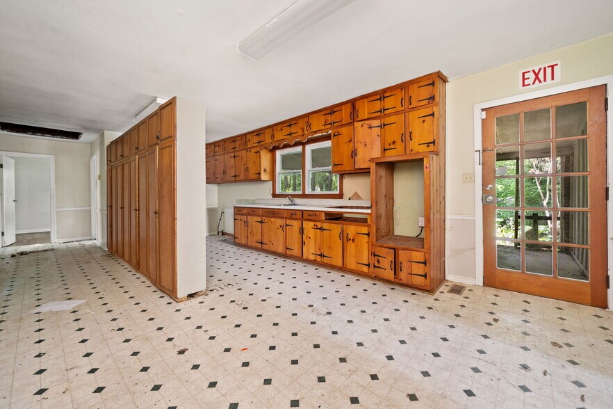 More Photos Of 3531 Cherokee St, Kennesaw Medical For Sale