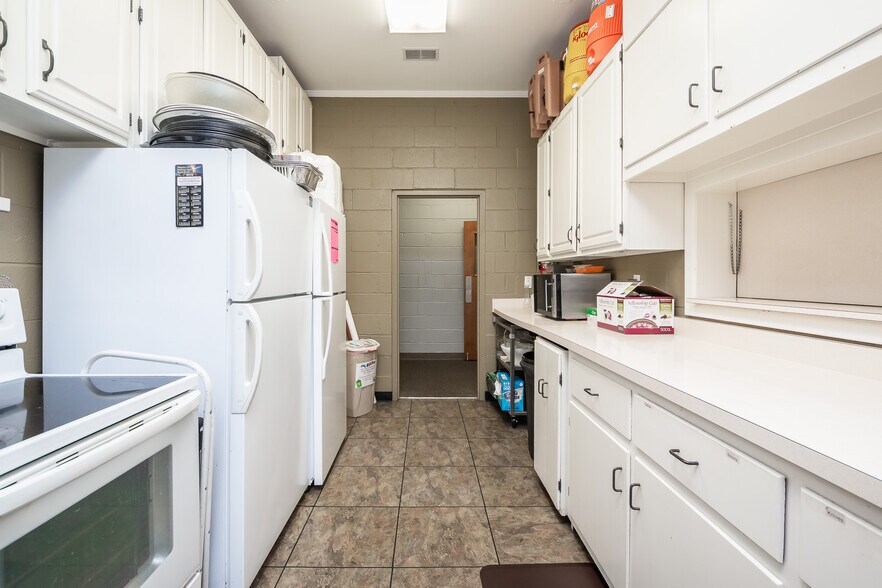 More Photos Of 733 Country Club Dr, Xenia Religious Facility For Sale