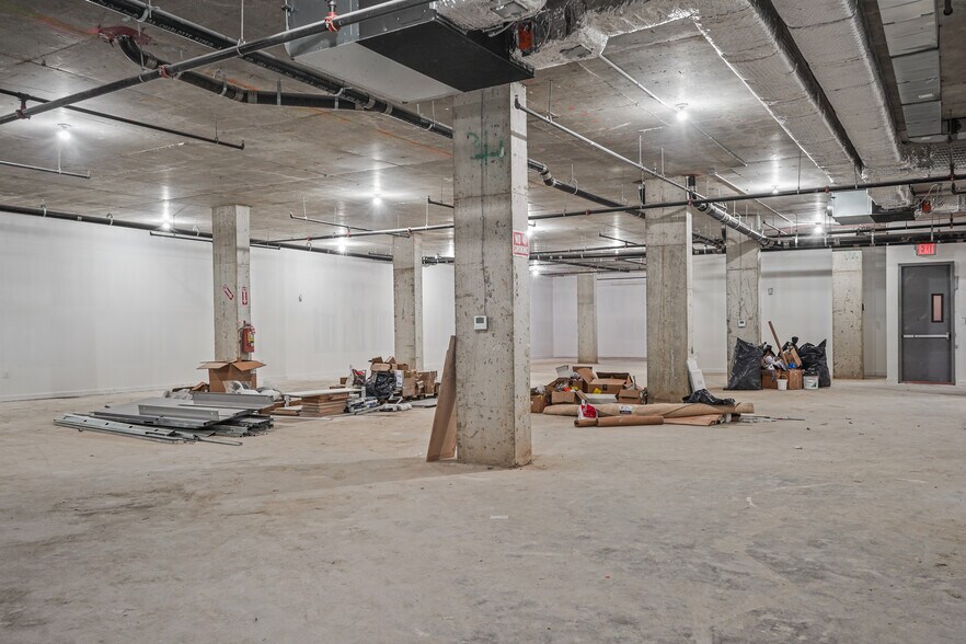 More Photos Of 65 Eckford St, Brooklyn Warehouse For Lease