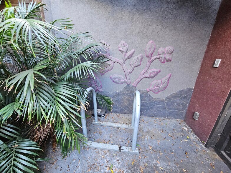 More Photos Of 11026 Magnolia Blvd, North Hollywood Restaurant For Sale