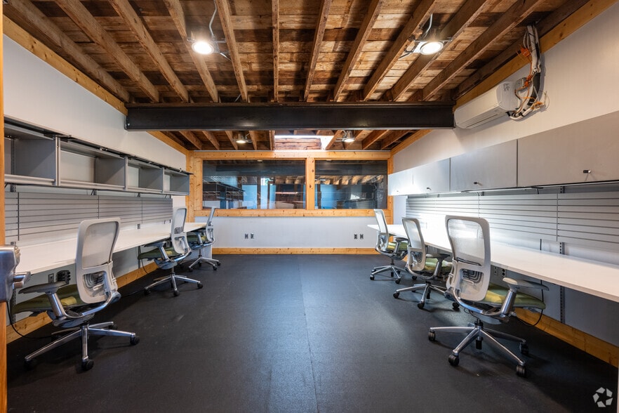 More Photos Of 111 W Lewis St, Greensboro Office For Lease