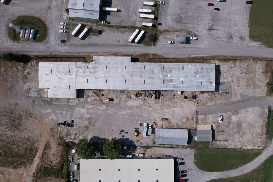 More Photos Of 1230 Industrial Park Rd, Columbia Warehouse For Lease