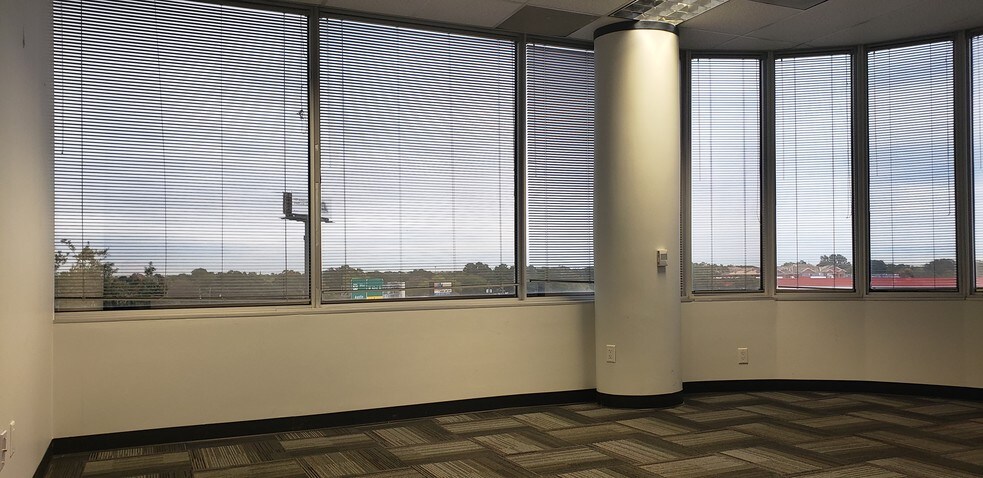 More Photos Of 11251 Northwest Fwy, Houston Office For Lease