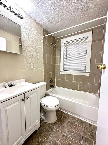 More Photos Of 2712 E 26th St, Kansas City Apartments For Sale