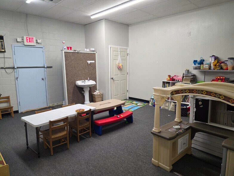 More Photos Of 124 E Front St, Sikeston Flex For Sale