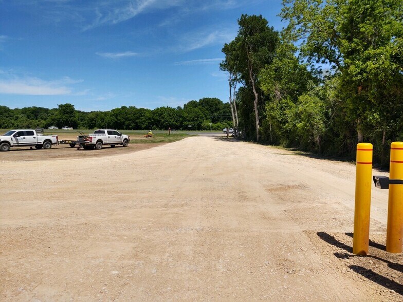 More Photos Of 879 W State Highway 71, Smithville Land For Lease