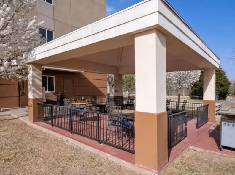 More Photos Of 1225 Ea Owen K Garriott Rd, Enid Hotel For Sale