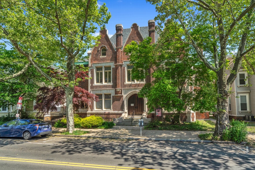 More Photos Of 51 Trumbull St, New Haven Office For Sale
